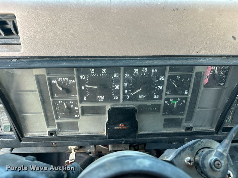 image for item EJ8392 1994 International 8100 semi truck