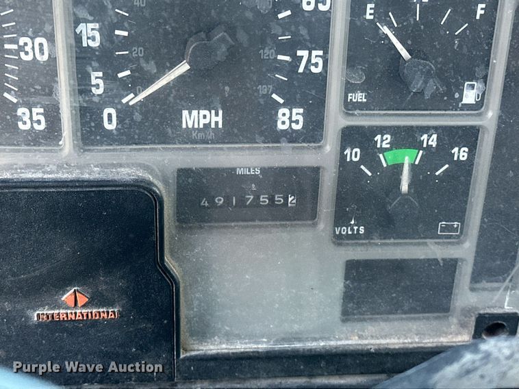 image for item EJ8392 1994 International 8100 semi truck