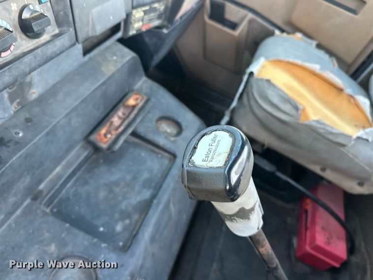 image for item EJ8392 1994 International 8100 semi truck