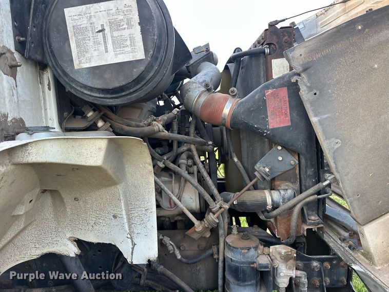 image for item EJ8392 1994 International 8100 semi truck