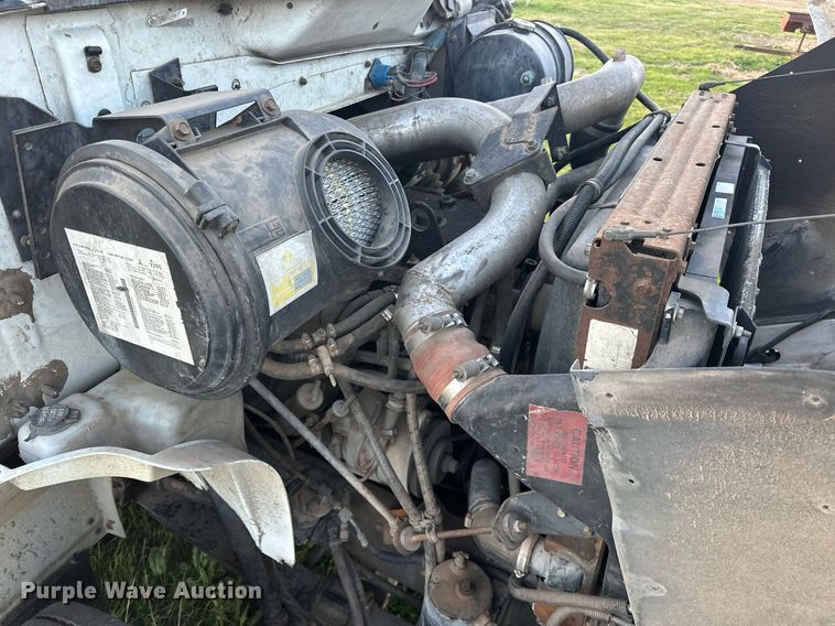 image for item EJ8392 1994 International 8100 semi truck