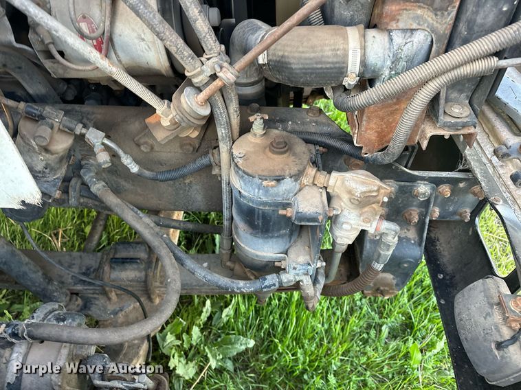 image for item EJ8392 1994 International 8100 semi truck