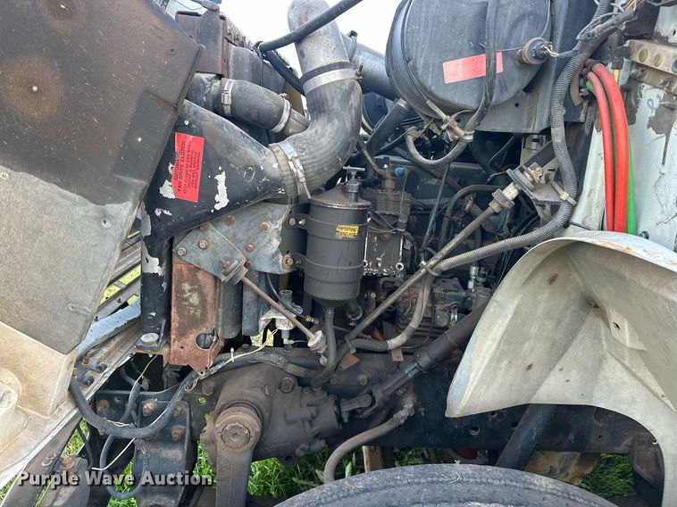 image for item EJ8392 1994 International 8100 semi truck