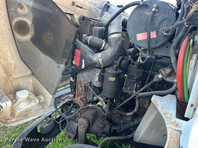 image for item EJ8392 1994 International 8100 semi truck