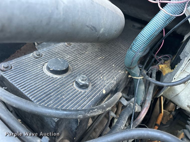 image for item EJ8392 1994 International 8100 semi truck