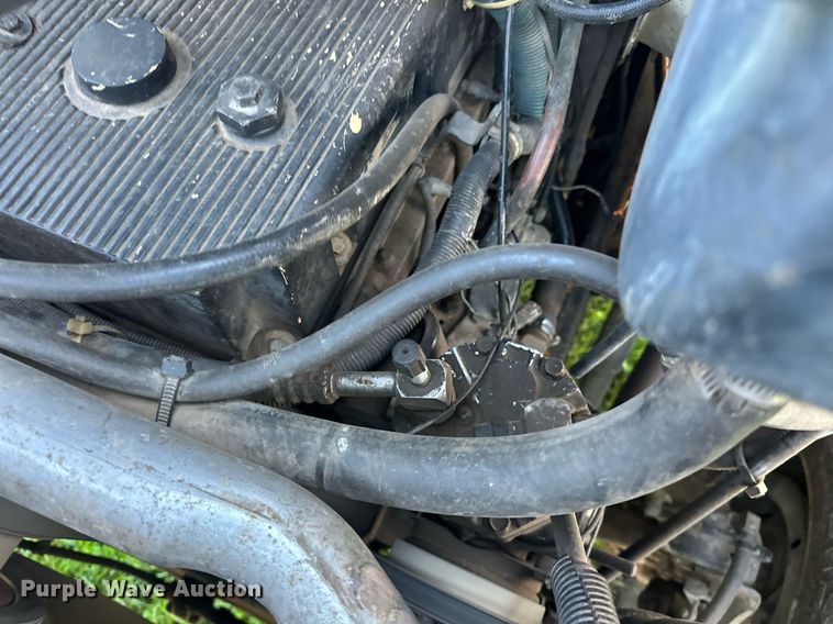 image for item EJ8392 1994 International 8100 semi truck