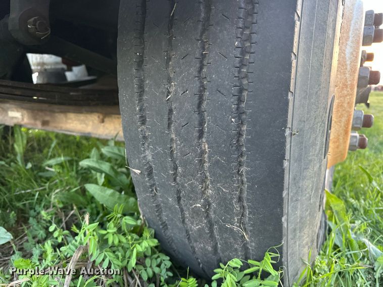 image for item EJ8392 1994 International 8100 semi truck