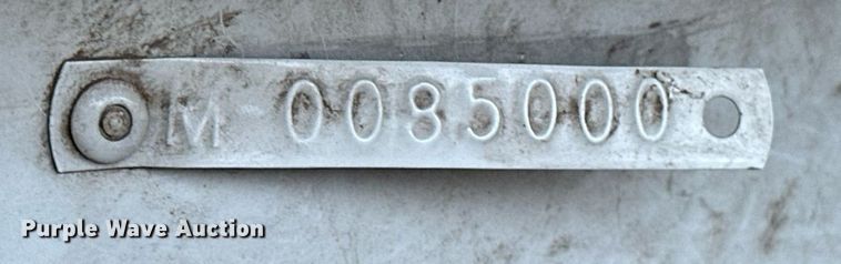 image for item EJ8392 1994 International 8100 semi truck