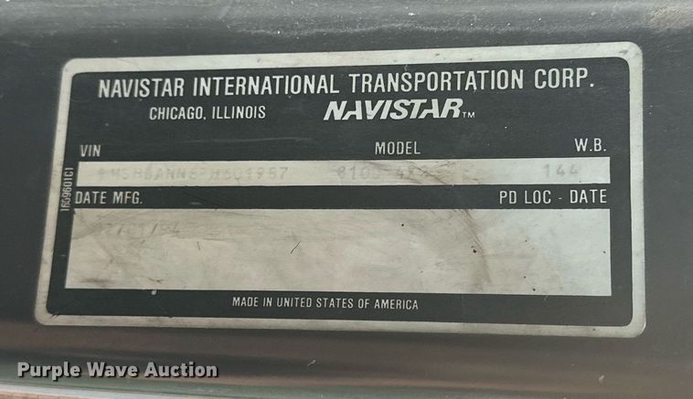 image for item EJ8392 1994 International 8100 semi truck