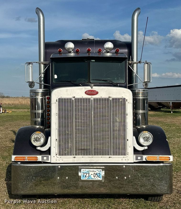 image for item EJ8422 1992 Peterbilt 379 semi truck