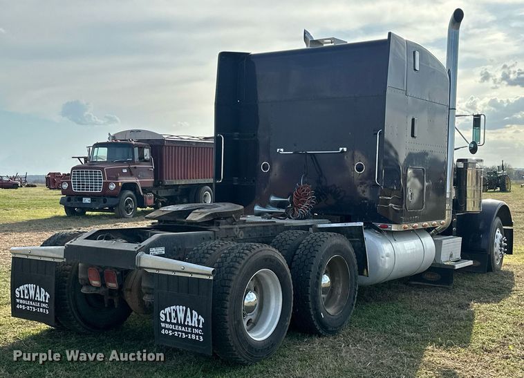 image for item EJ8422 1992 Peterbilt 379 semi truck