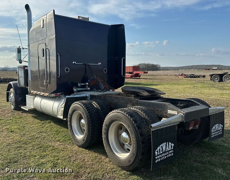 image for item EJ8422 1992 Peterbilt 379 semi truck