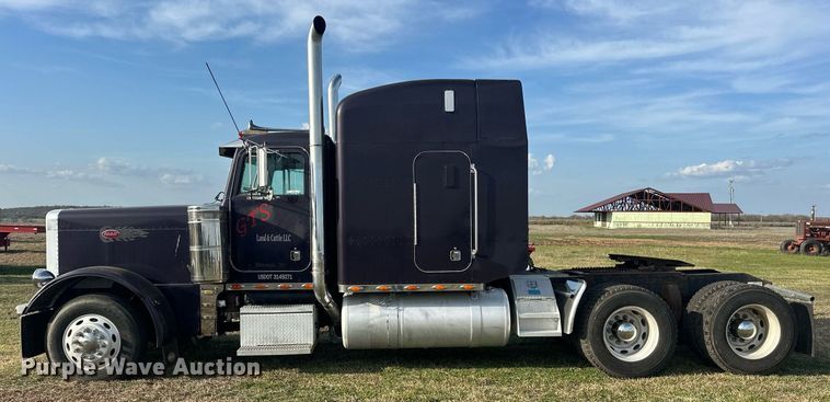 image for item EJ8422 1992 Peterbilt 379 semi truck