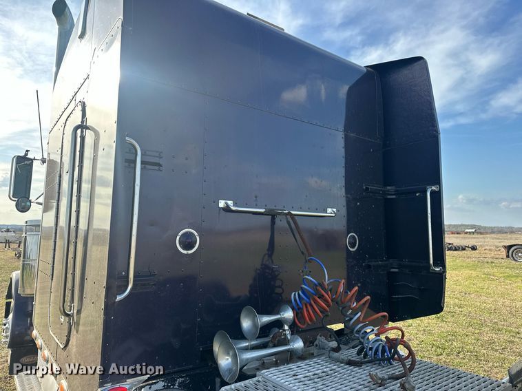 image for item EJ8422 1992 Peterbilt 379 semi truck