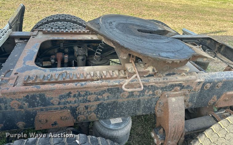 image for item EJ8422 1992 Peterbilt 379 semi truck