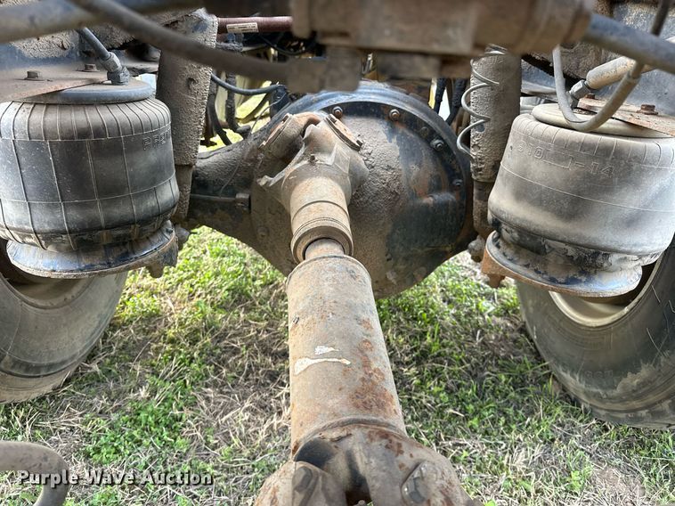 image for item EJ8422 1992 Peterbilt 379 semi truck