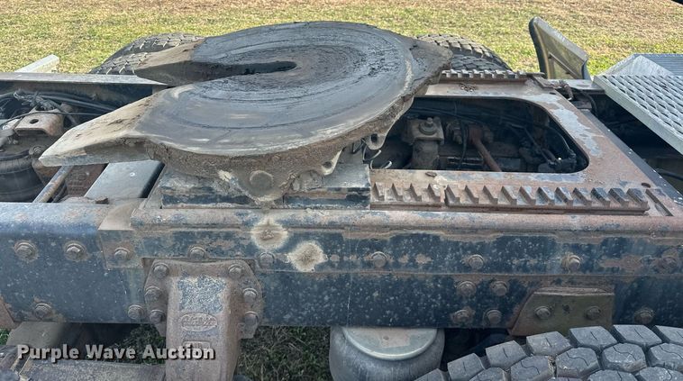 image for item EJ8422 1992 Peterbilt 379 semi truck