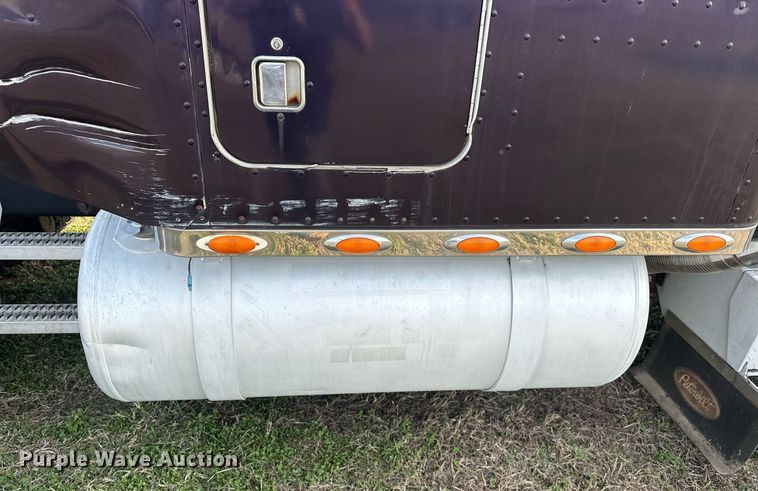image for item EJ8422 1992 Peterbilt 379 semi truck