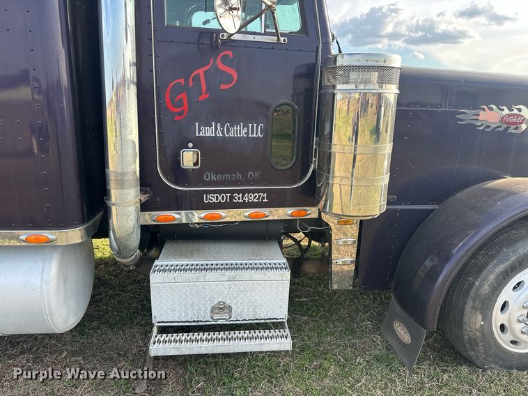 image for item EJ8422 1992 Peterbilt 379 semi truck