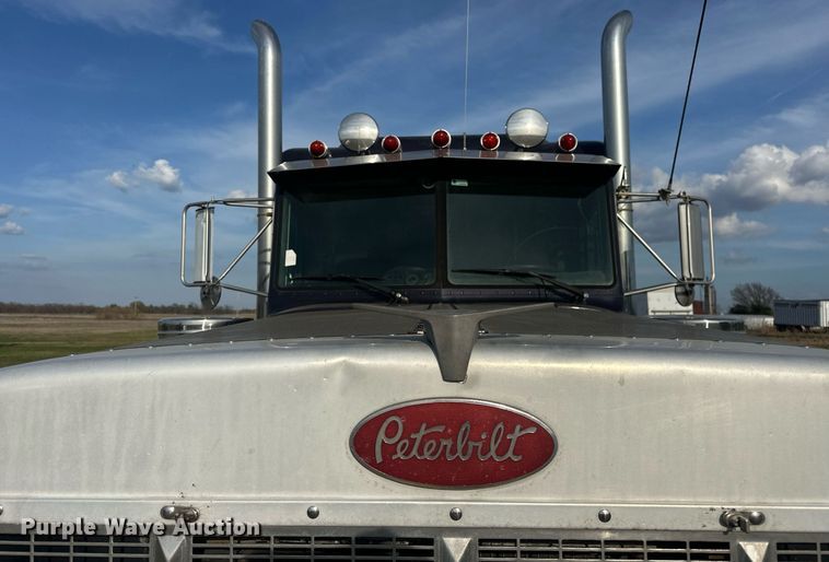 image for item EJ8422 1992 Peterbilt 379 semi truck