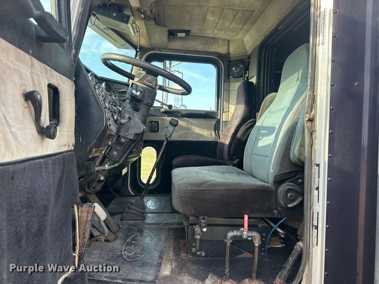 image for item EJ8422 1992 Peterbilt 379 semi truck