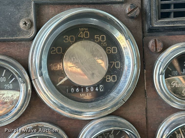 image for item EJ8422 1992 Peterbilt 379 semi truck