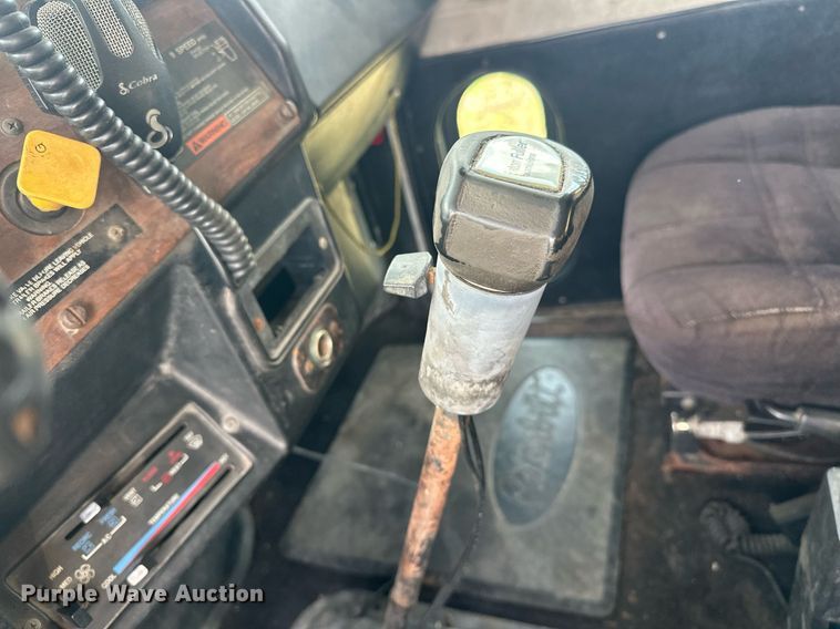 image for item EJ8422 1992 Peterbilt 379 semi truck