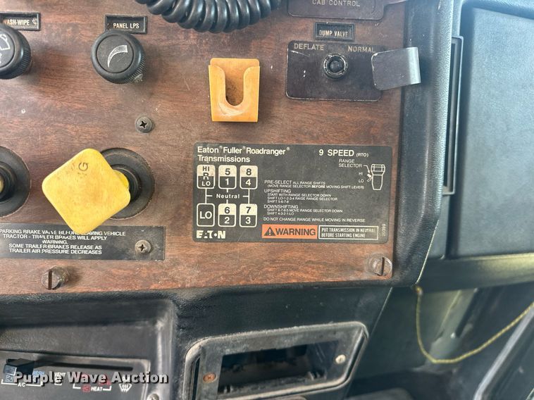 image for item EJ8422 1992 Peterbilt 379 semi truck