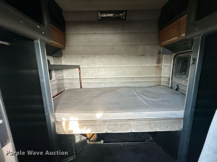 image for item EJ8422 1992 Peterbilt 379 semi truck