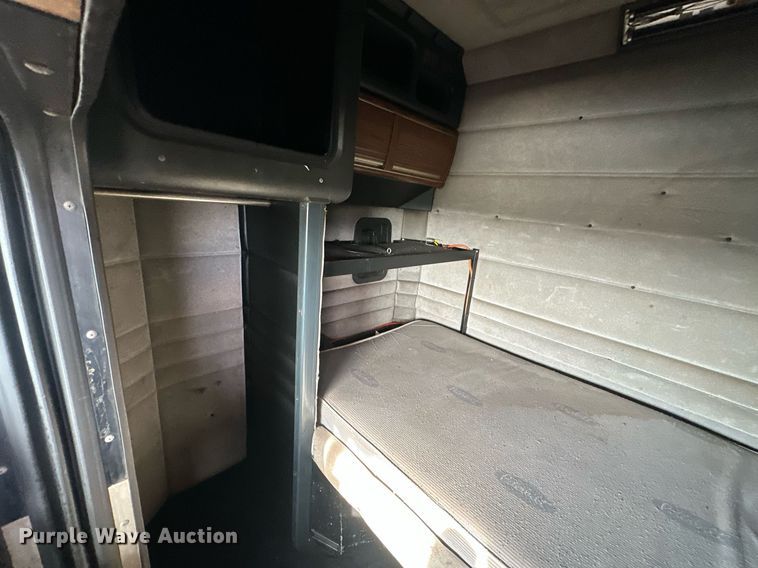 image for item EJ8422 1992 Peterbilt 379 semi truck