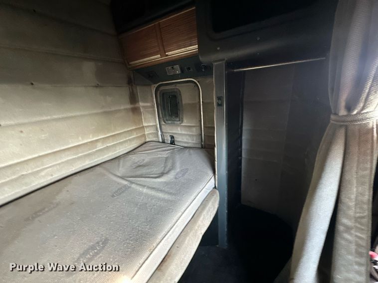 image for item EJ8422 1992 Peterbilt 379 semi truck