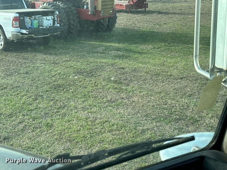 image for item EJ8422 1992 Peterbilt 379 semi truck