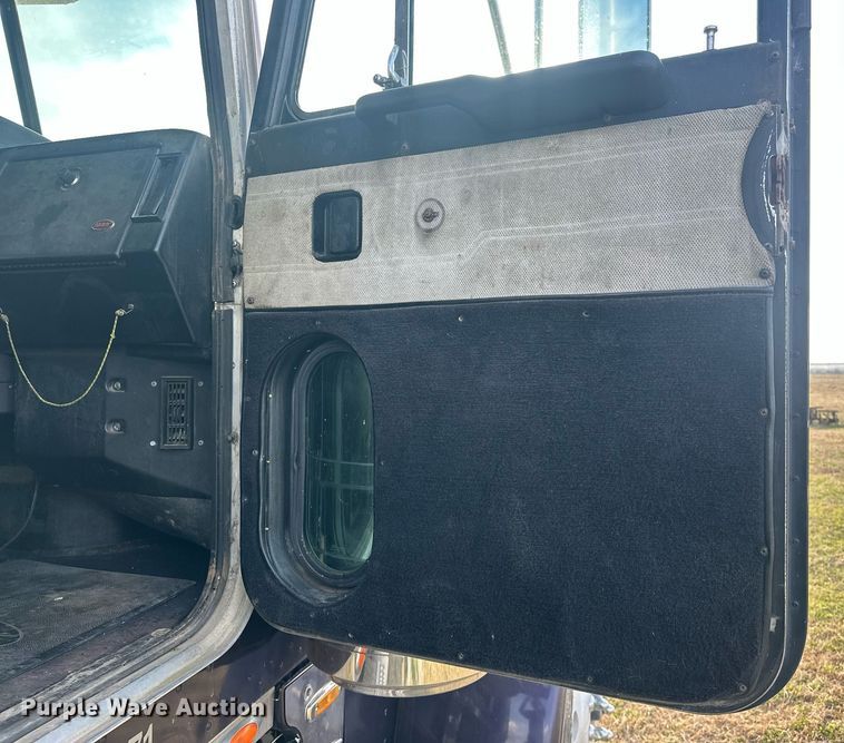 image for item EJ8422 1992 Peterbilt 379 semi truck