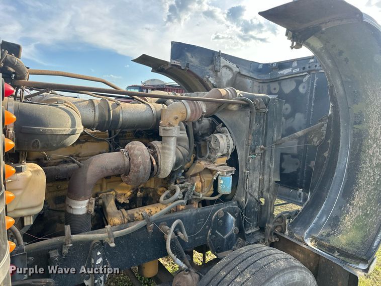 image for item EJ8422 1992 Peterbilt 379 semi truck