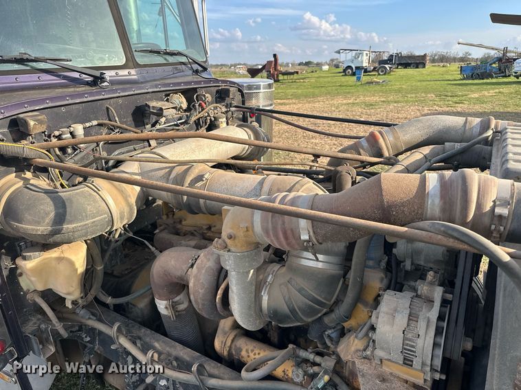 image for item EJ8422 1992 Peterbilt 379 semi truck