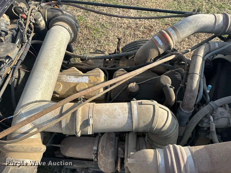 image for item EJ8422 1992 Peterbilt 379 semi truck