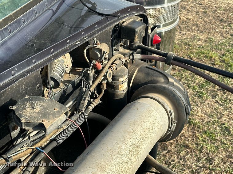 image for item EJ8422 1992 Peterbilt 379 semi truck