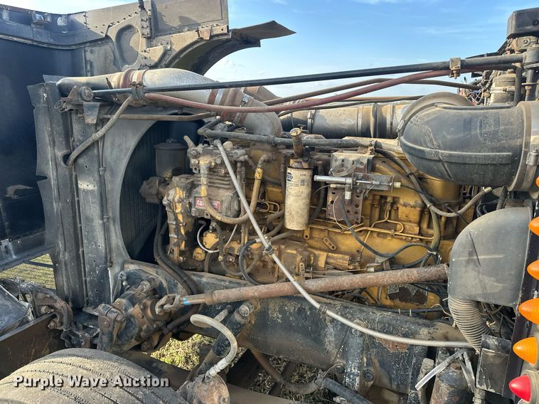 image for item EJ8422 1992 Peterbilt 379 semi truck