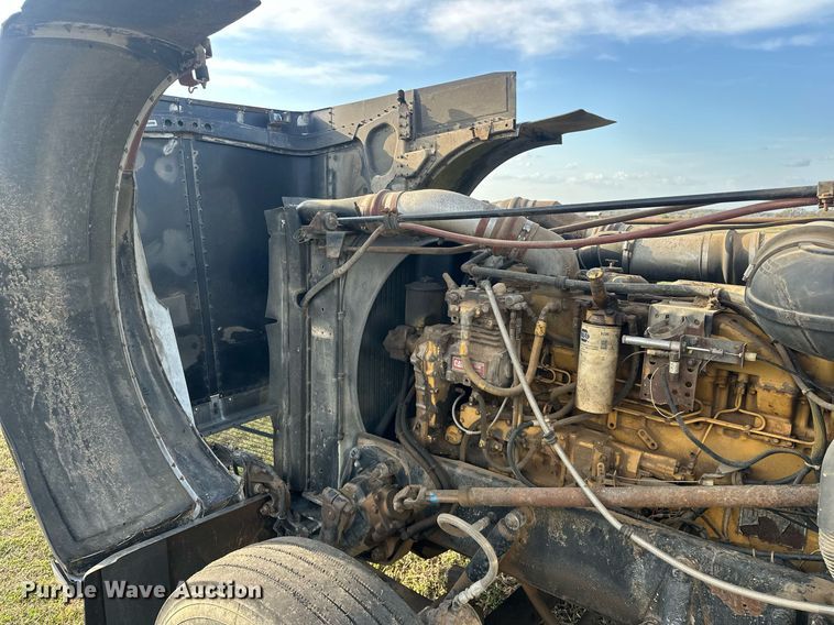 image for item EJ8422 1992 Peterbilt 379 semi truck