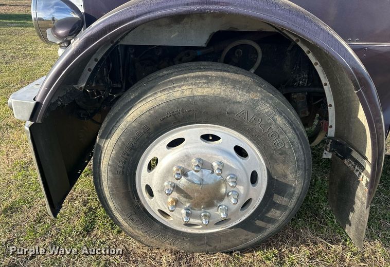 image for item EJ8422 1992 Peterbilt 379 semi truck