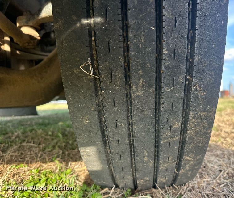 image for item EJ8422 1992 Peterbilt 379 semi truck