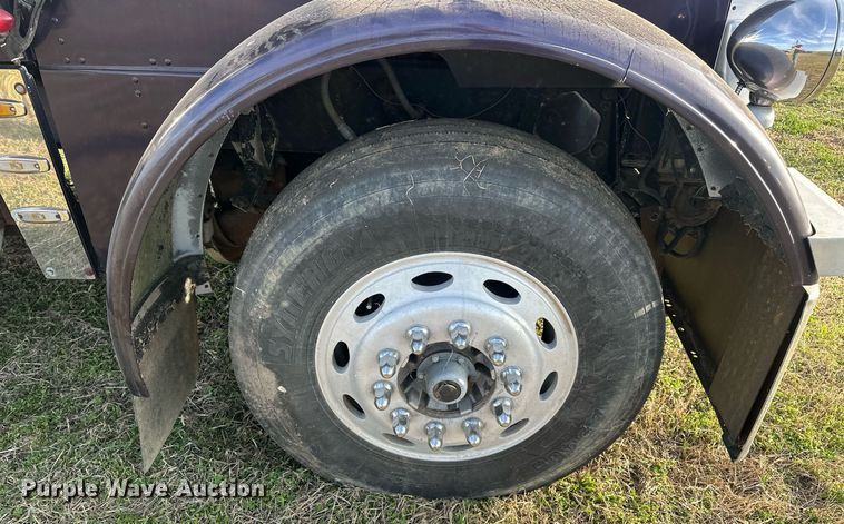 image for item EJ8422 1992 Peterbilt 379 semi truck