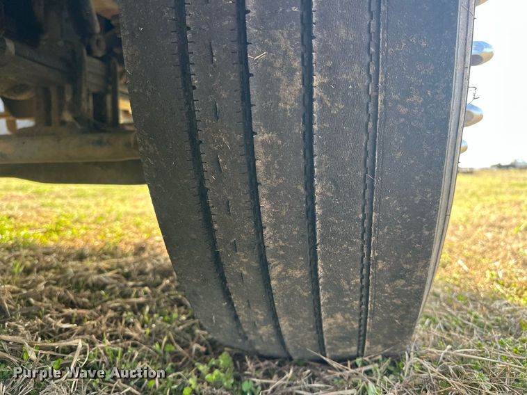 image for item EJ8422 1992 Peterbilt 379 semi truck