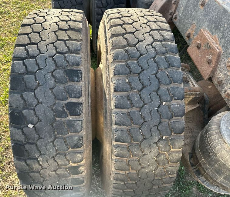 image for item EJ8422 1992 Peterbilt 379 semi truck