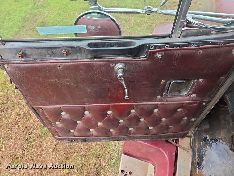 image for item EJ8431 1987 Kenworth winch truck