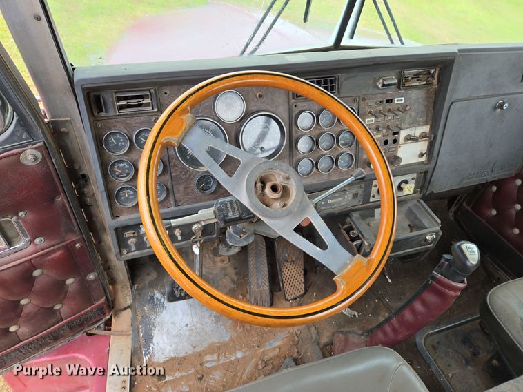 image for item EJ8431 1987 Kenworth winch truck