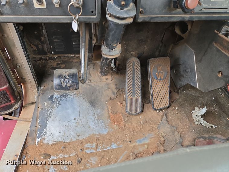 image for item EJ8431 1987 Kenworth winch truck