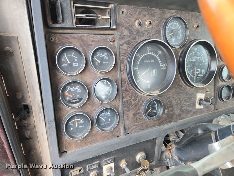 image for item EJ8431 1987 Kenworth winch truck