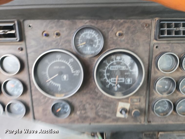 image for item EJ8431 1987 Kenworth winch truck