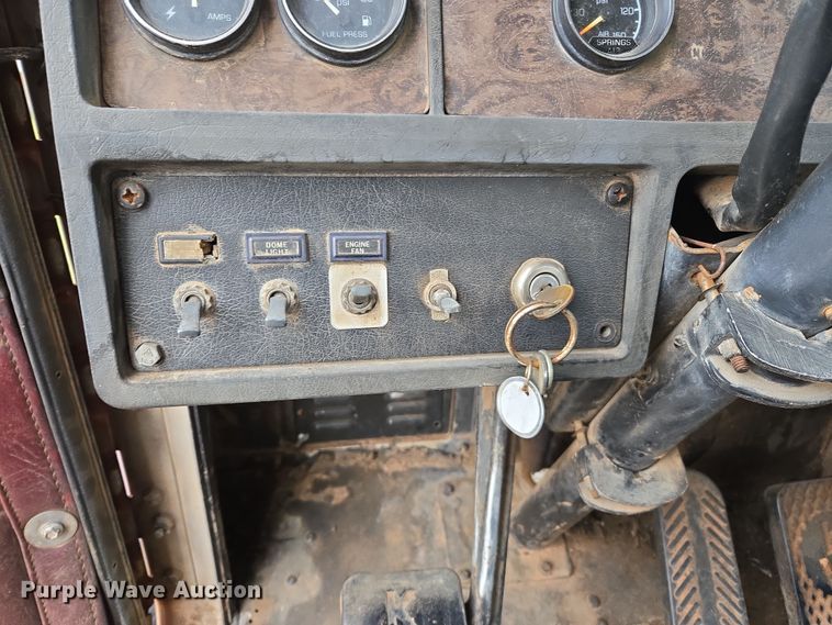 image for item EJ8431 1987 Kenworth winch truck